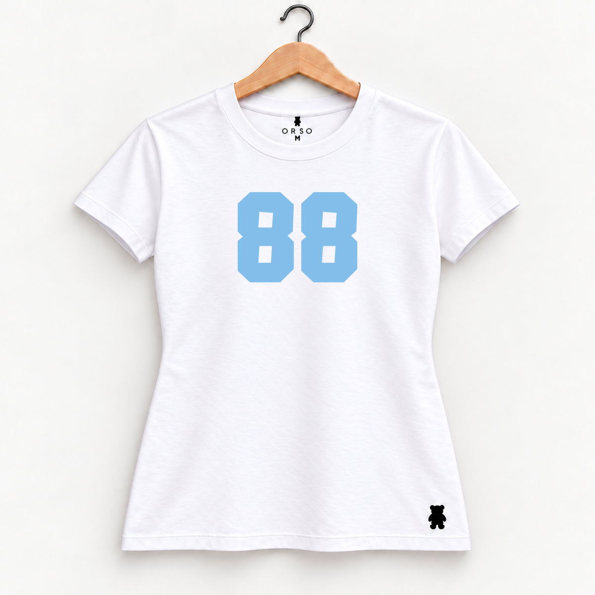 Orso 88 — feminina, camiseta branca, número azul-claro
