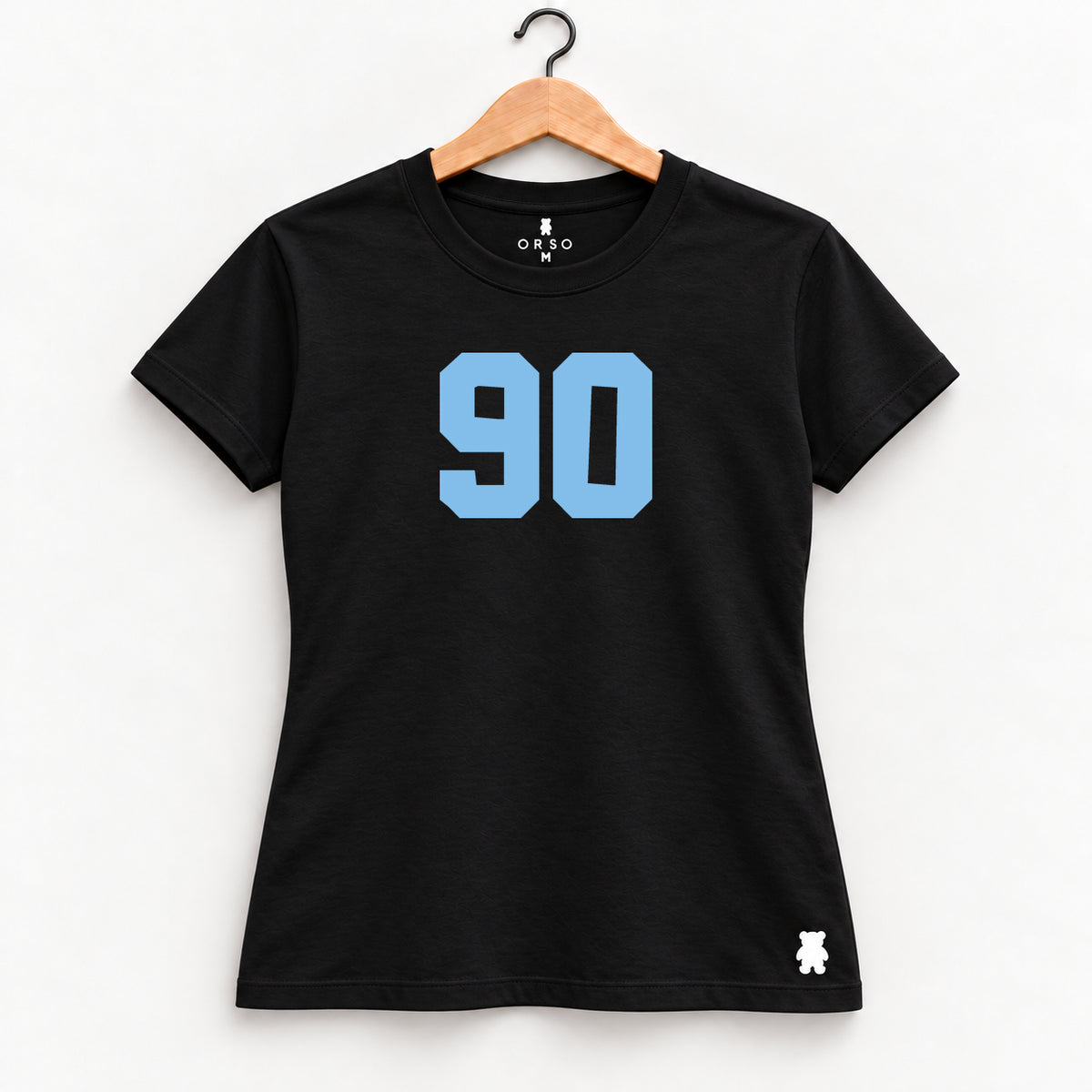 Orso 90 — feminina, camiseta preta, número azul-claro