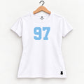 Orso 97 — feminina, camiseta branca, número azul-claro